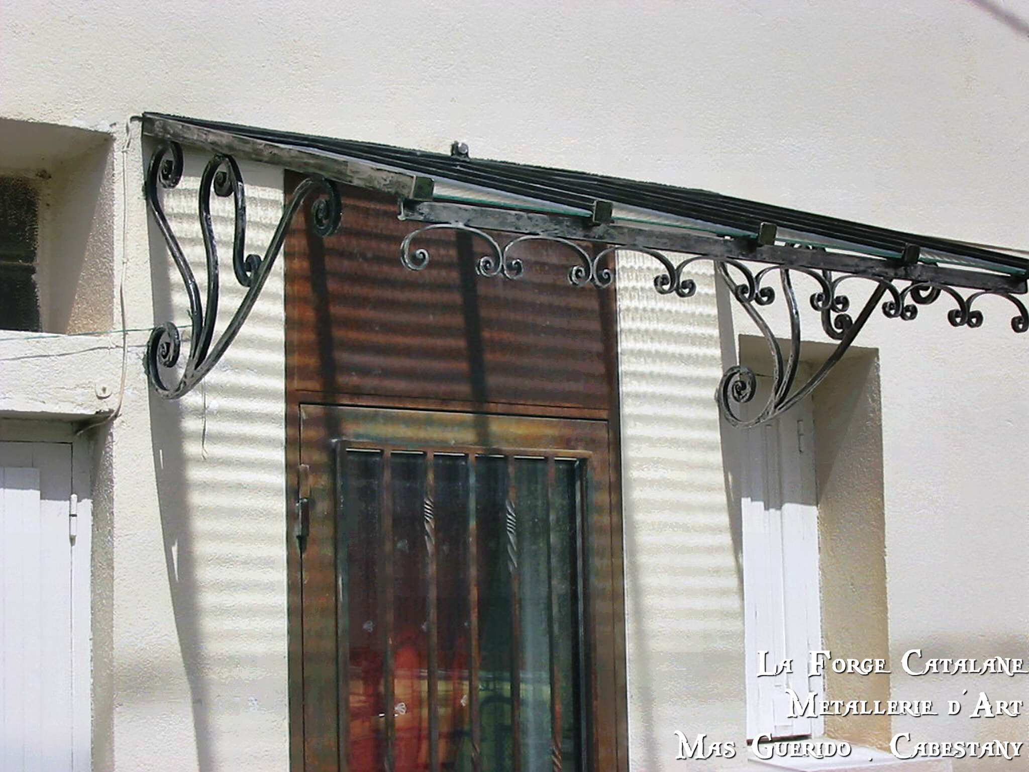 Marquise fer classique avec volutes Forge Catalane.jpg